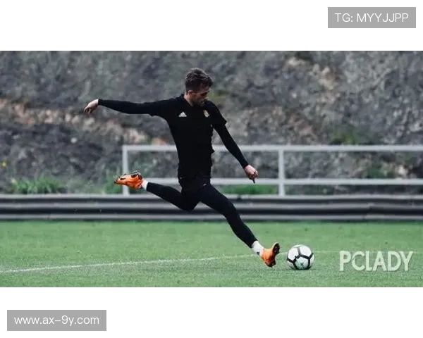 京东足球小哥背后的故事:从快递员到运动梦想的追逐者 京东足球小哥背后的故事:从快递员到运动梦想的追逐者